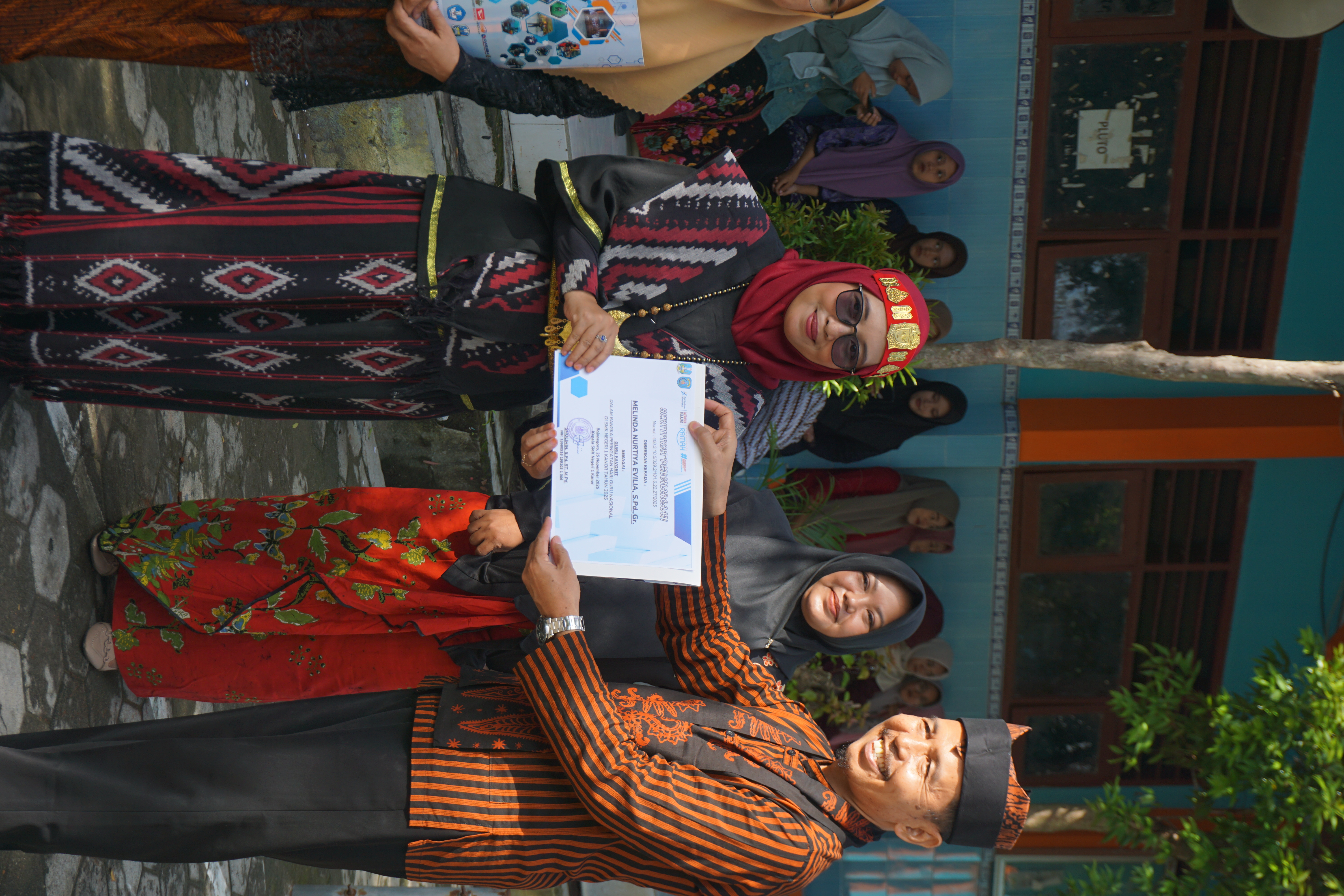 This image has an empty alt attribute; its file name is 2.jpg